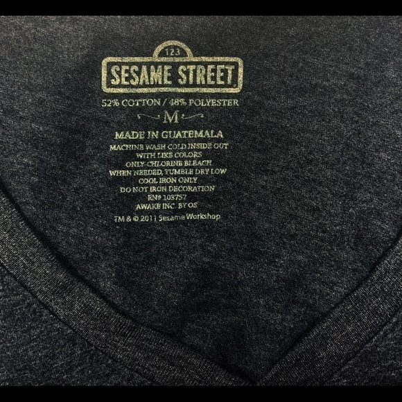 𝅺CHRISTMAS Sesame Street grouch T shirt - Picture 5 of 5